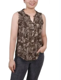Jackrain Petite Sleeveless Jacquard Y Neck Top in Taupe